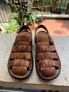 Milanos size 7 Sandals