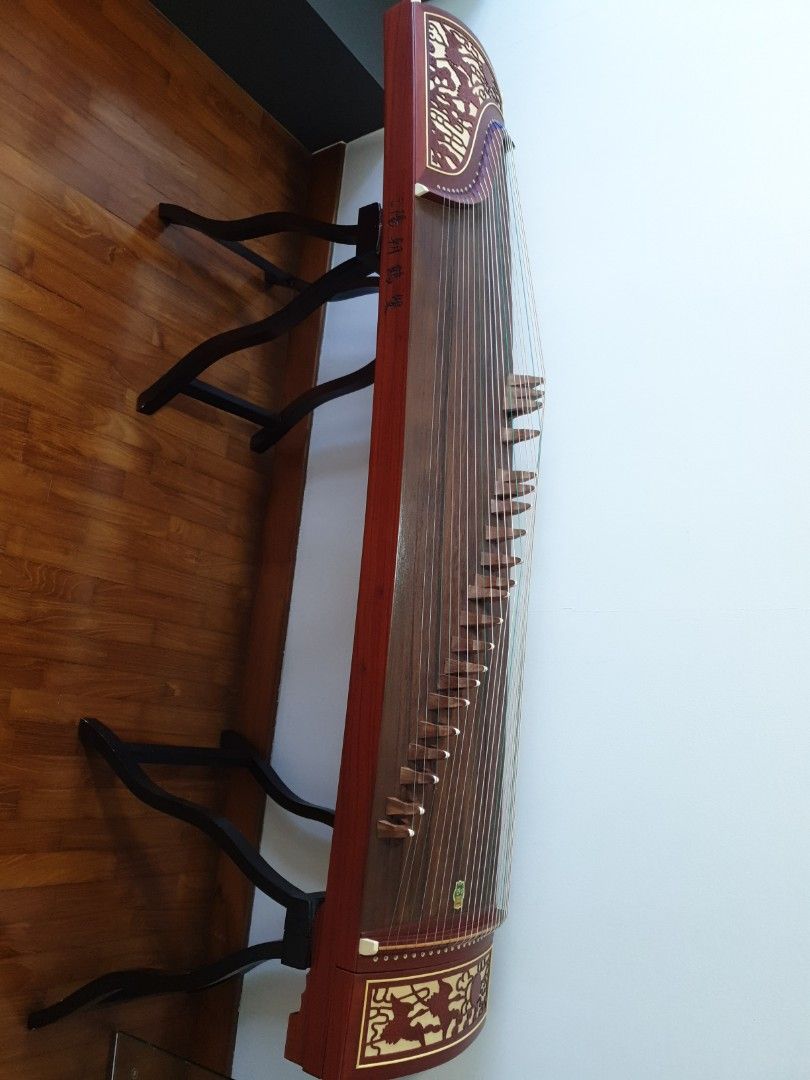 Mint condition Guzheng for sale, Hobbies & Toys, Music & Media, Musical