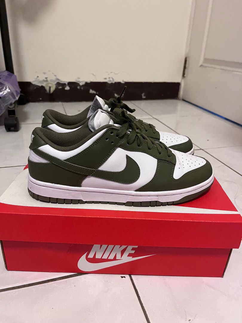 Nike dunk low 橄欖綠, 她的時尚, 鞋, 運動鞋在旋轉拍賣