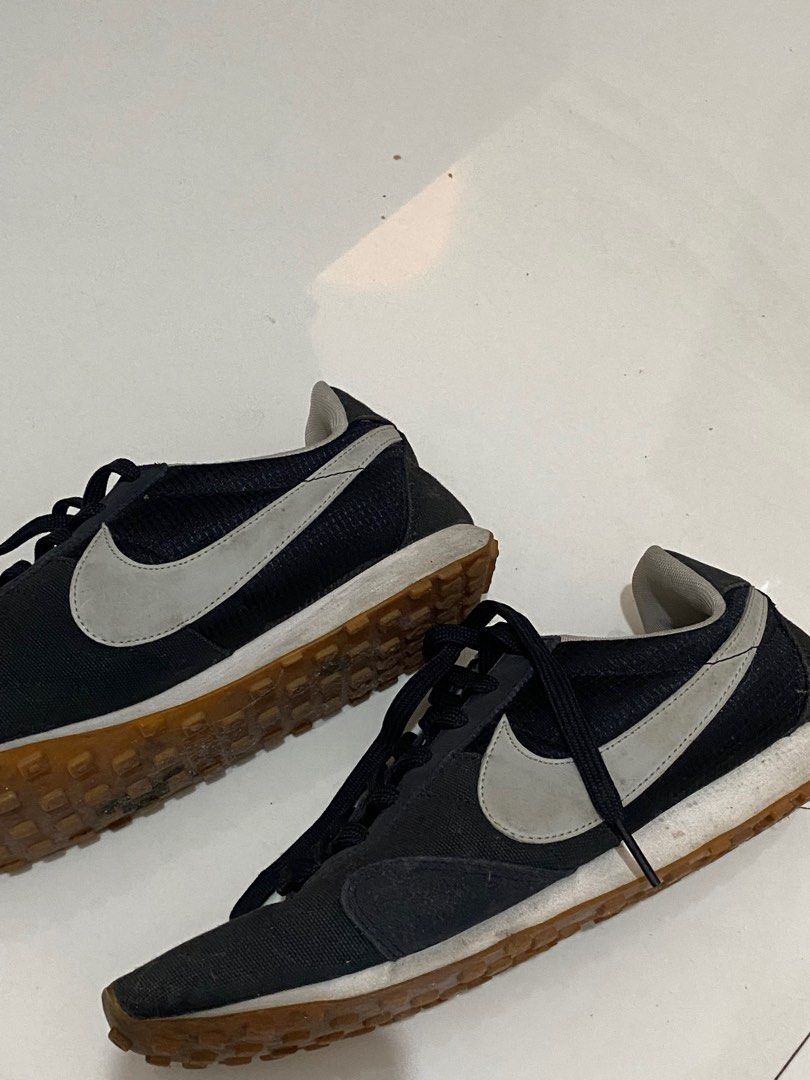 classic black nike shoes