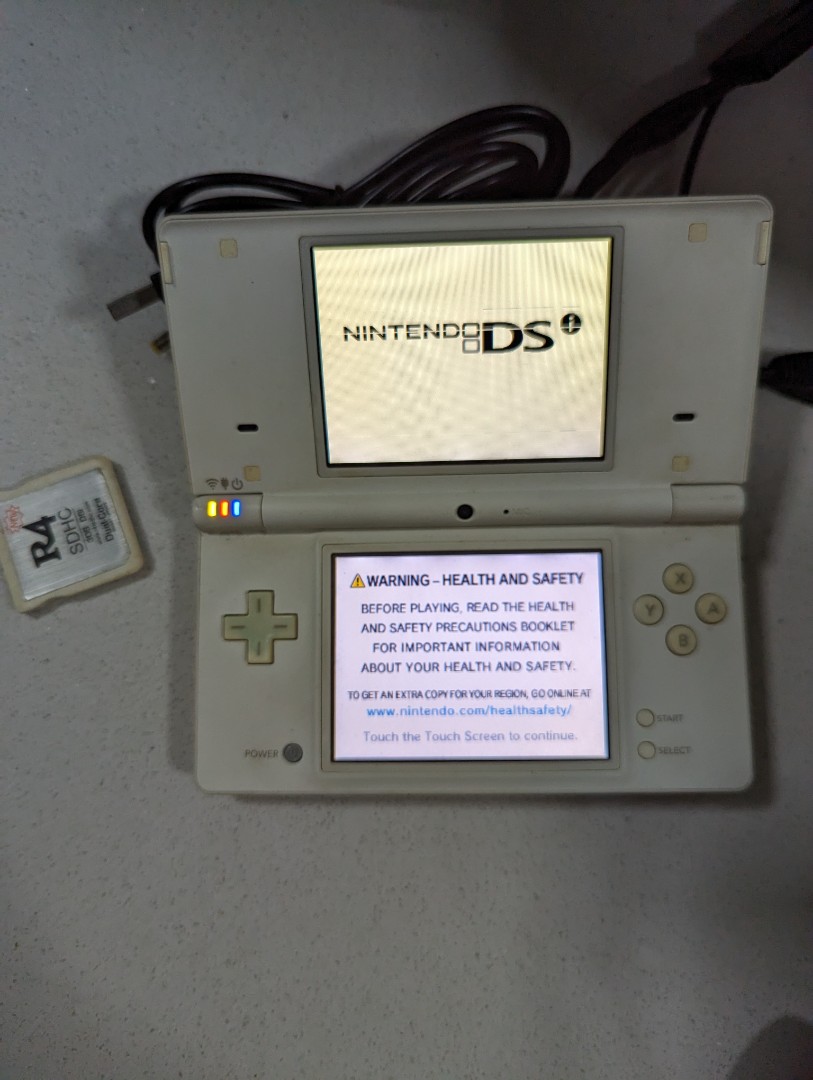 Nintendo DSi console working top screen fault with R4 charger, Video ...