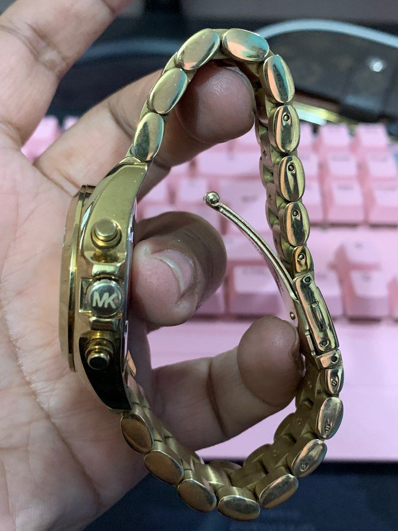 Orig MK Watch (Category: Women's Watches) located in Binangonan. Submitted by joizeeful (Listing ID 1229481426, Image 3). Description: Original MK Bought from US Minimal signs of usage Very nice in actual A1 Working condition No history of repair Functional Chrono Gold.