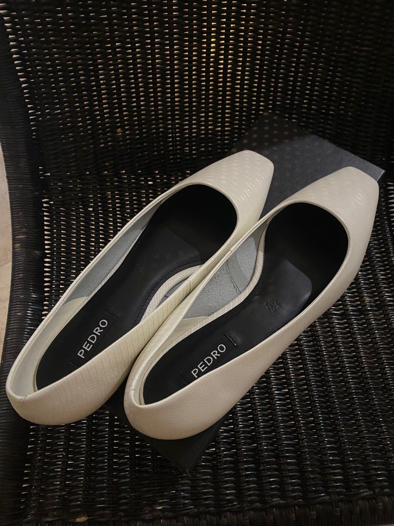 Pedro Flats (Category: Flats & Sandals) located in Quezon City. Submitted by mrvcs (Listing ID 1229578729, Image 2). Description: Brand New Never worn Bought 3,995 Size 38 but fits US 8 size not 7 .
