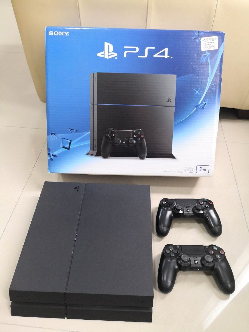 PS4 Fat 1TB with 2 controllers