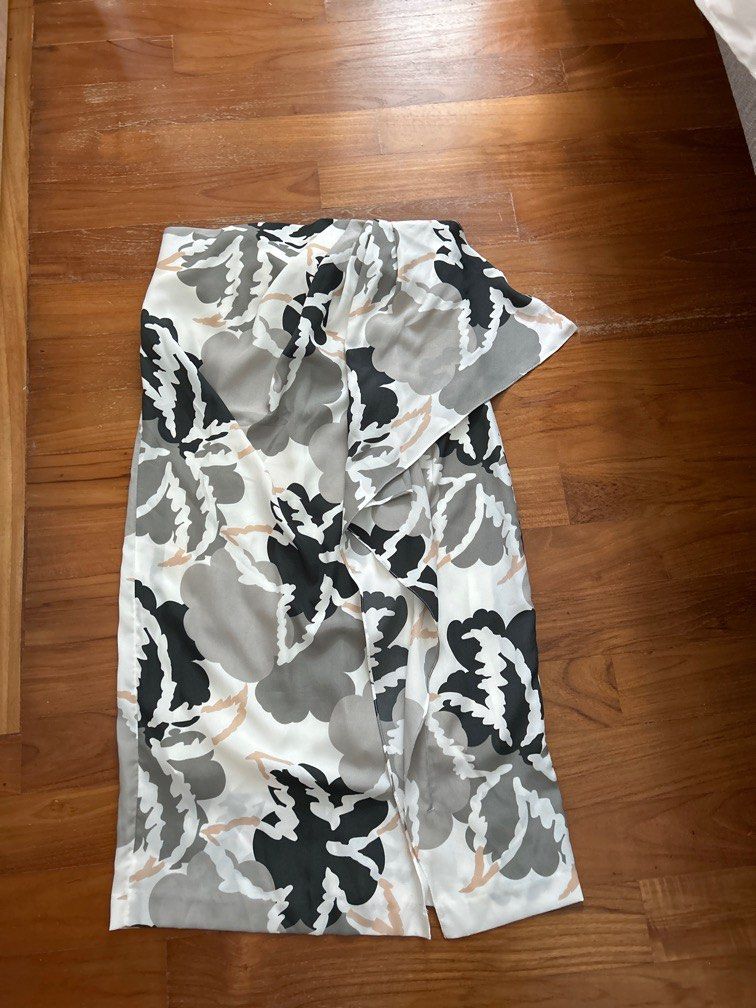 Fire Sale Reiss Tube Floral Ladies Dress Uk 4 Women s Fashion Dresses Sets Dresses on Carousell