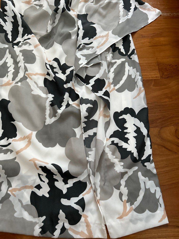 Fire Sale Reiss Tube Floral Ladies Dress Uk 4 Women s Fashion Dresses Sets Dresses on Carousell