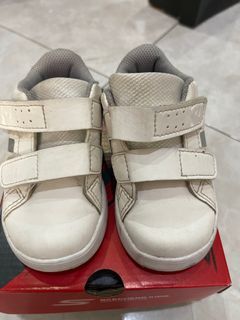 Sepatu anak