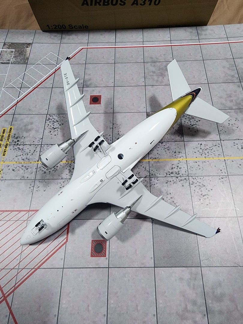Singapore Airlines Airbus A310 1200 aircraft model, Hobbies & Toys, Toys & Games on Carousell