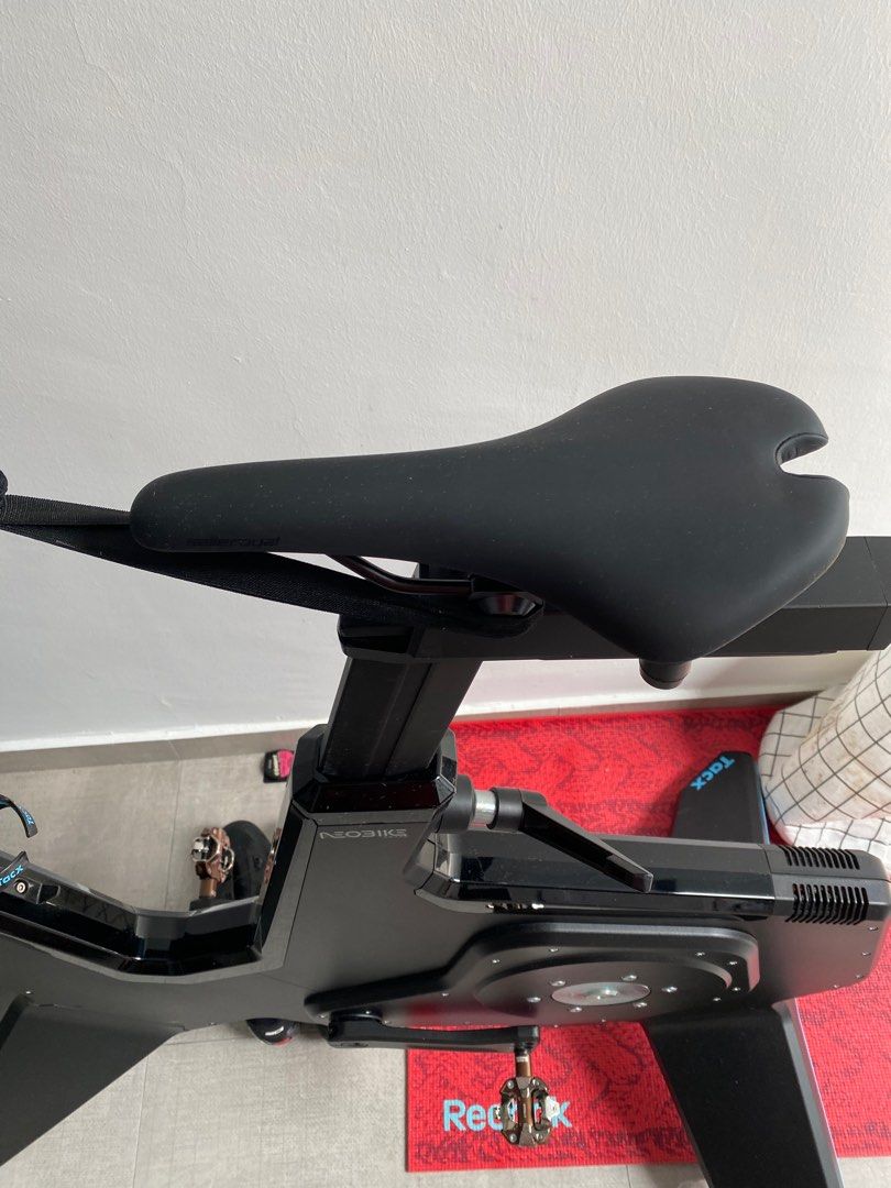 Tacx NEO Bike Smart Trainer Great for Zwift!, Sports Equipment, Exercise & Fitness, Cardio