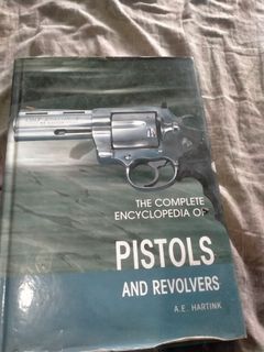 The complete encyclopedia of pistols and revolvers