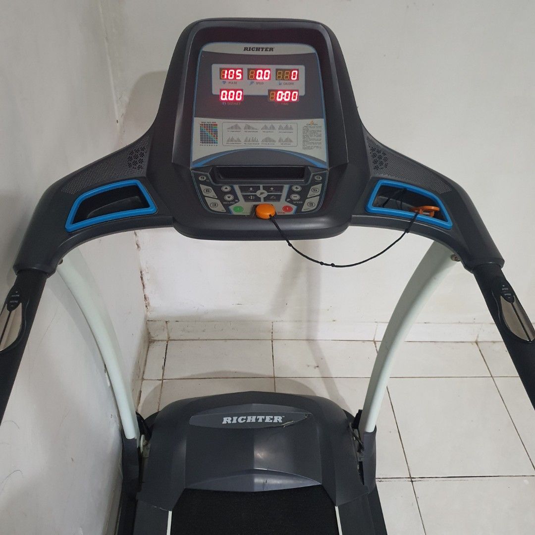 Richter treadmill service clearance