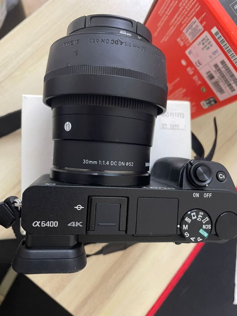 USED Sony A6400 + Sigma 30mm + 64GB SDcard, Photography, Cameras on