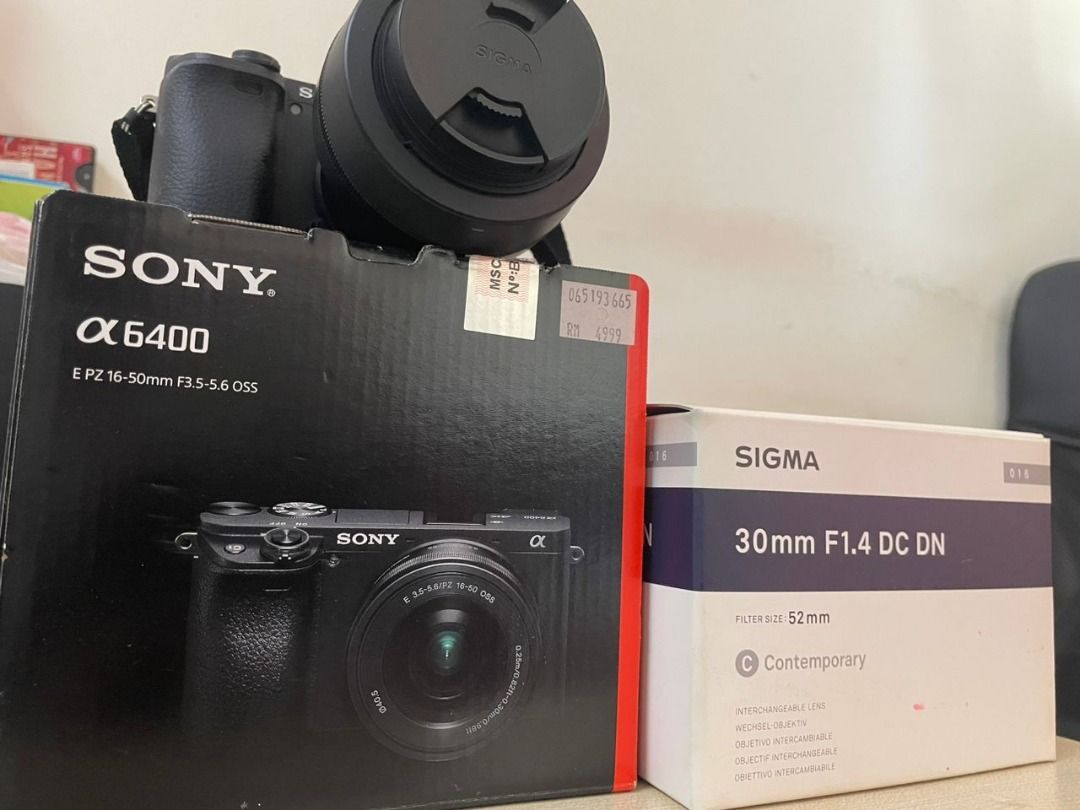 USED Sony A6400 + Sigma 30mm + 64GB SDcard, Photography, Cameras on
