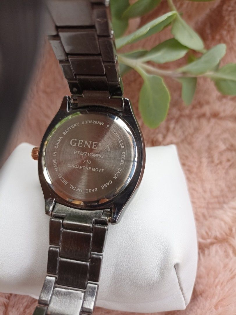 WOMENS GENEVA WATCH