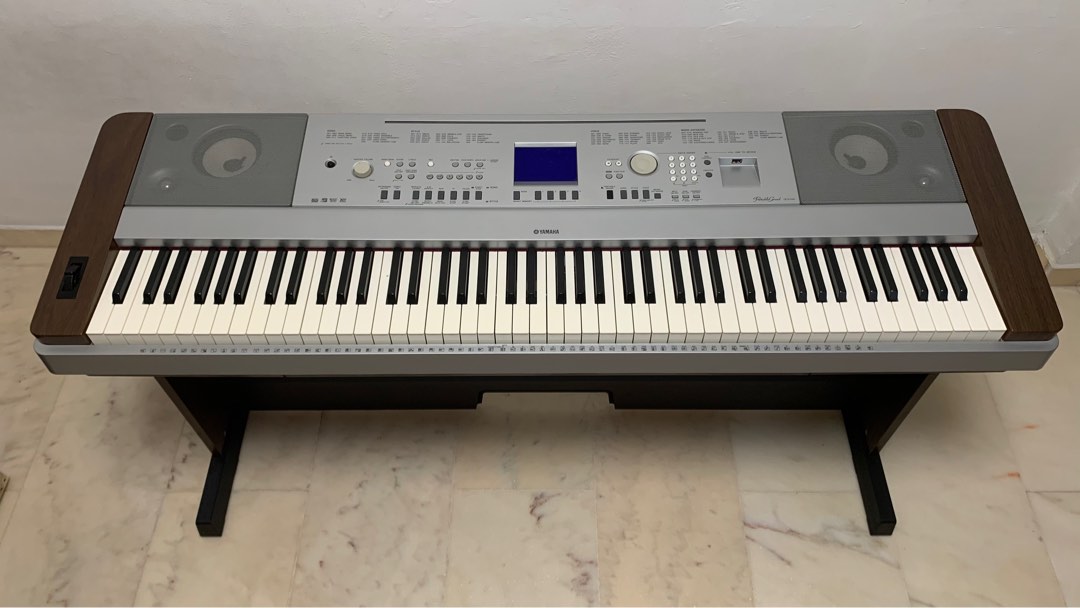 Yamaha Portable Grand DGX 640 Hobbies Toys Music Media