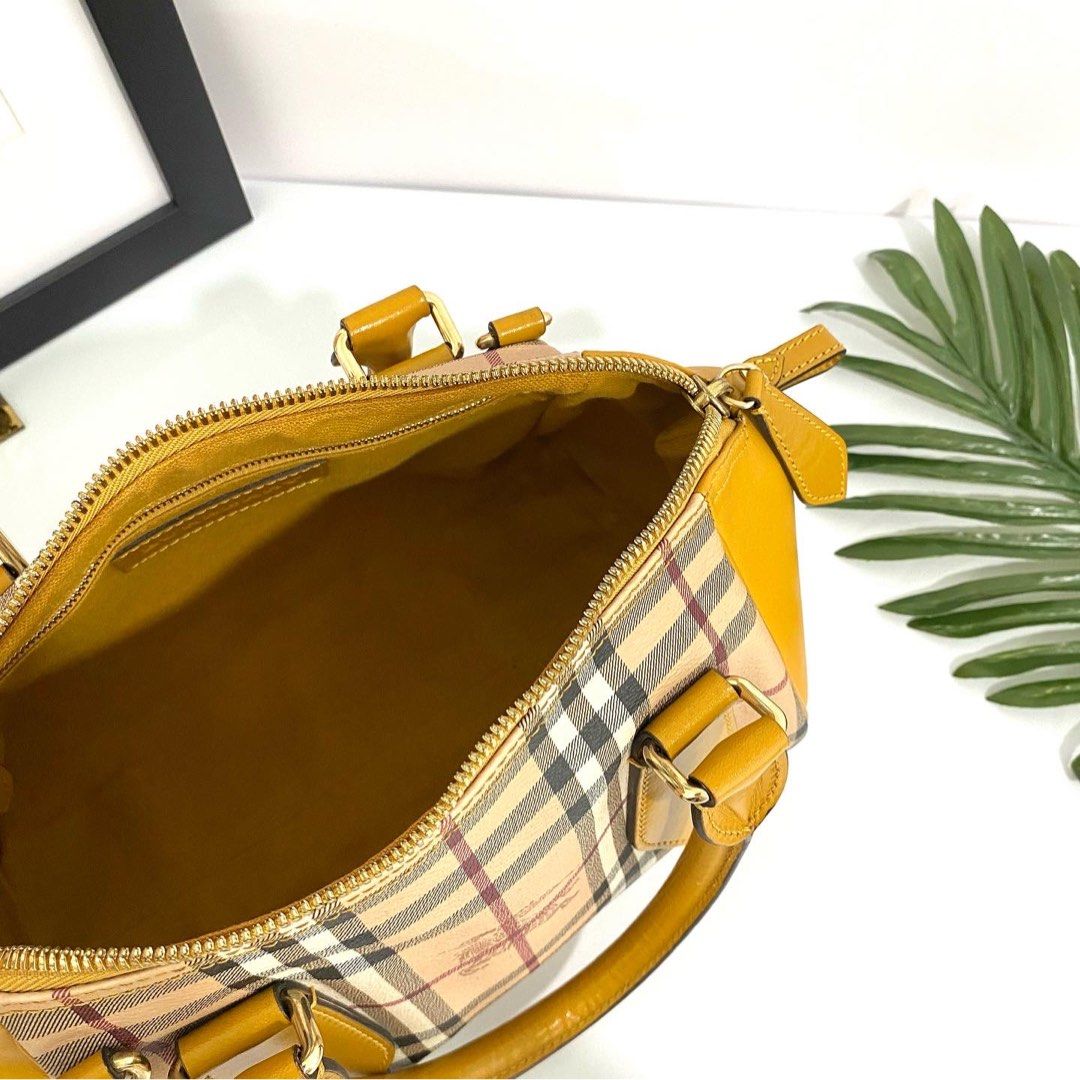 Burberry sales yellow purse