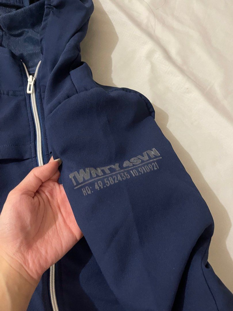 ADIDAS Climalite Jacket Windbreaker (Category: Coats, Jackets and Outerwear) located in Quezon City. Submitted by col_m (Listing ID 1231215396, Image 3). Description: Hsed 1-2x only Originally bought for 3k+ For small frames .