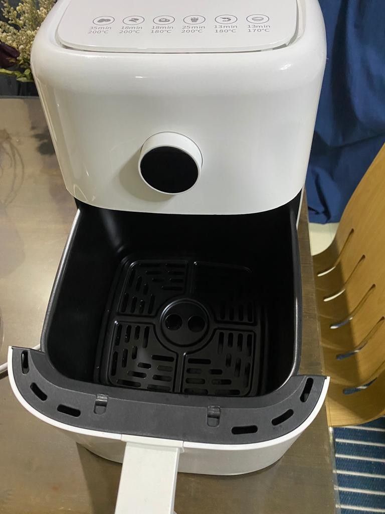 https://media.karousell.com/media/photos/products/2023/5/10/airfryer__masih_bersih_dan_can_1683721362_3e0e6007_progressive.jpg