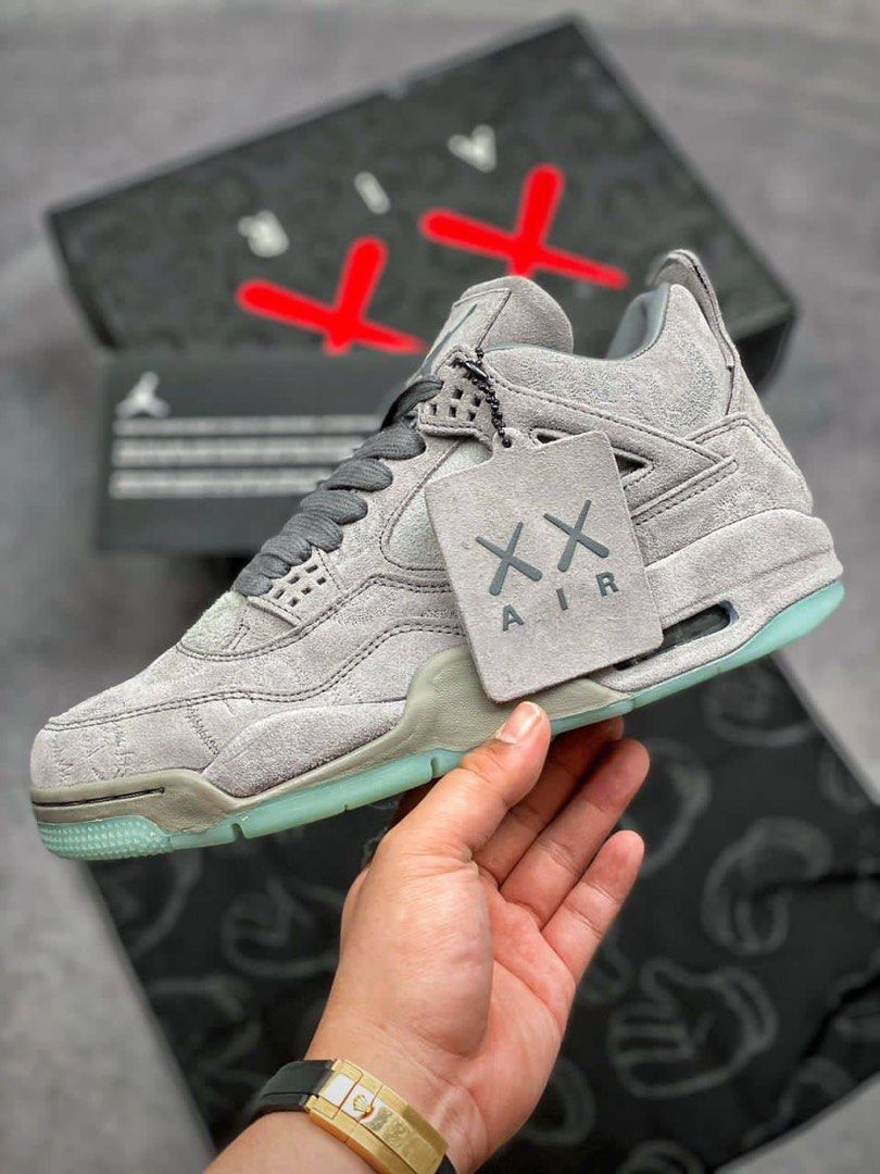 Air jordan retro kaws store