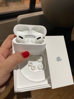 AirPods Pro With Wireless Charging Case