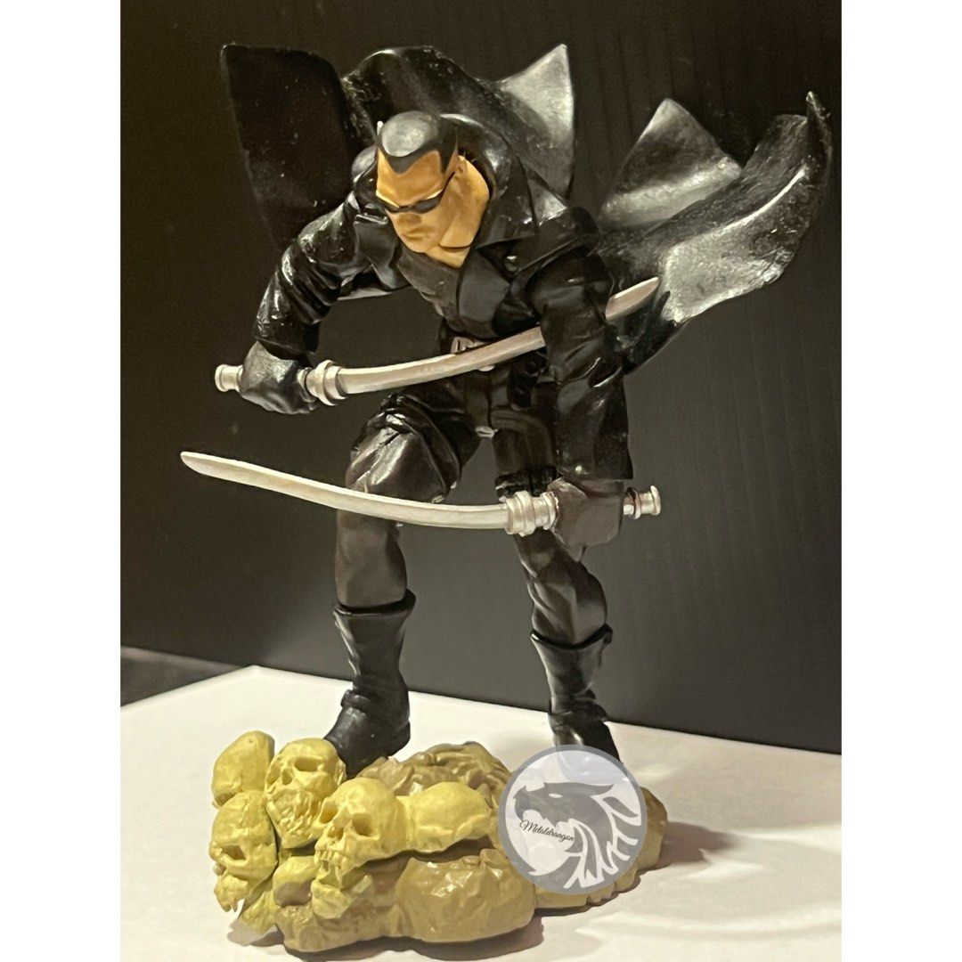 Bandai Marvel legends Heros PVC figure wolverine psylocke white