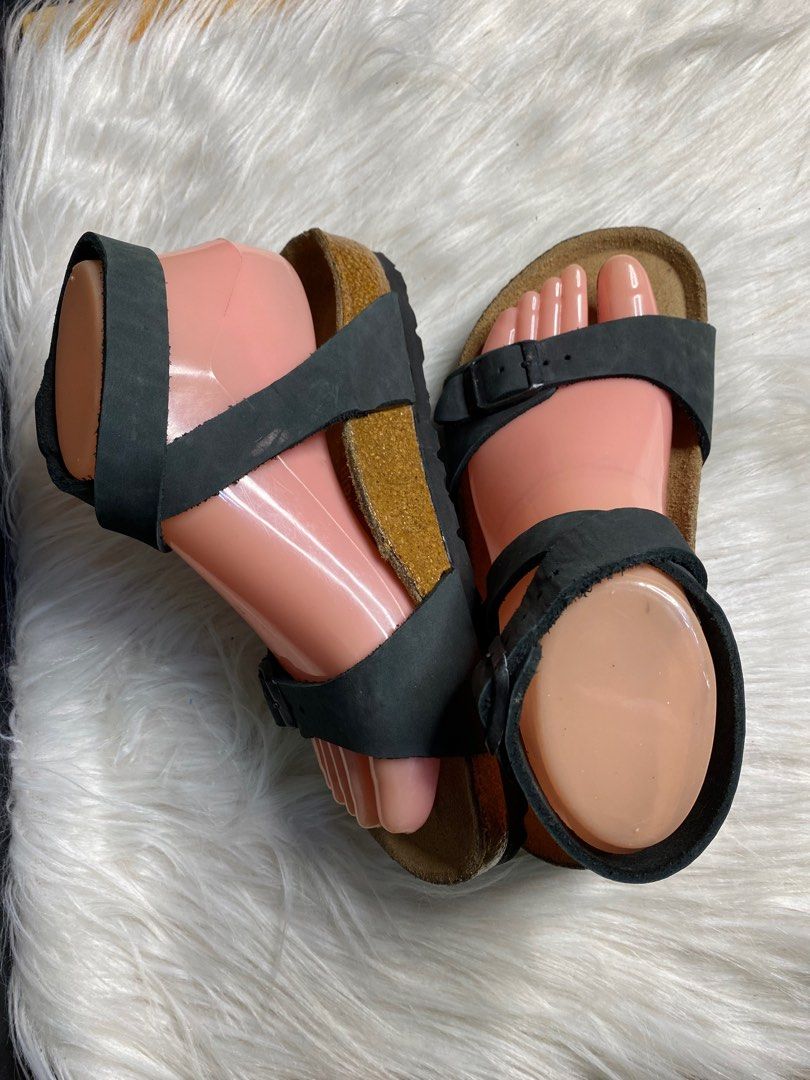 Birkenstock daloa best sale vs yara