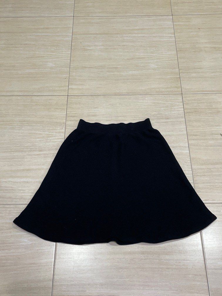 Black flared knitted mini skirt, Women's Fashion, Bottoms, Skirts