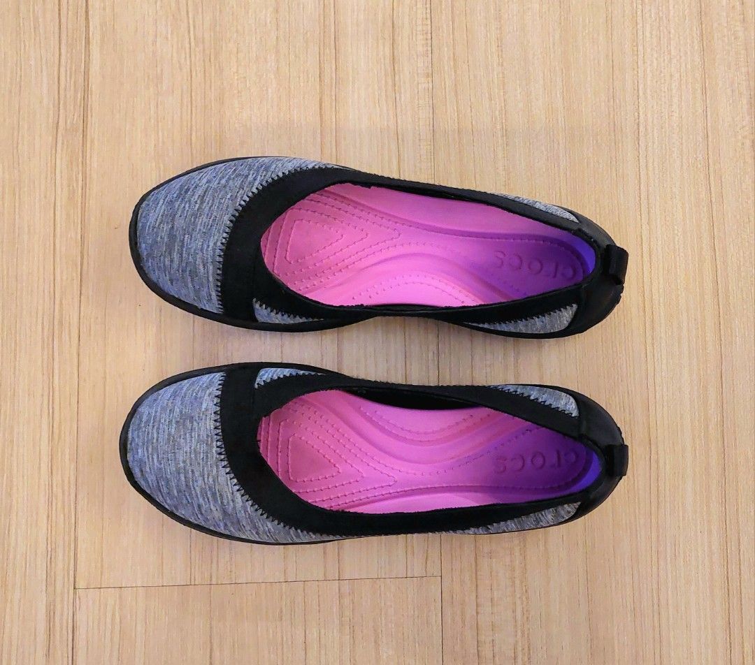 Crocs busy deals day stretch flat