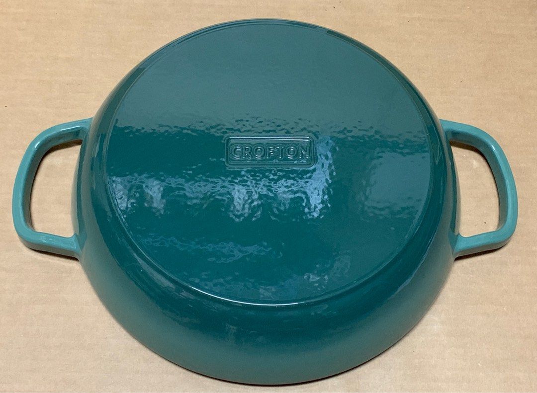 Sold at Auction: Collection of vintage cast iron cookware incl. Le Creuset-  French made, and Crofton lidded pan in green. Crofton pan is 30cm Dia, 12cm  H overall.