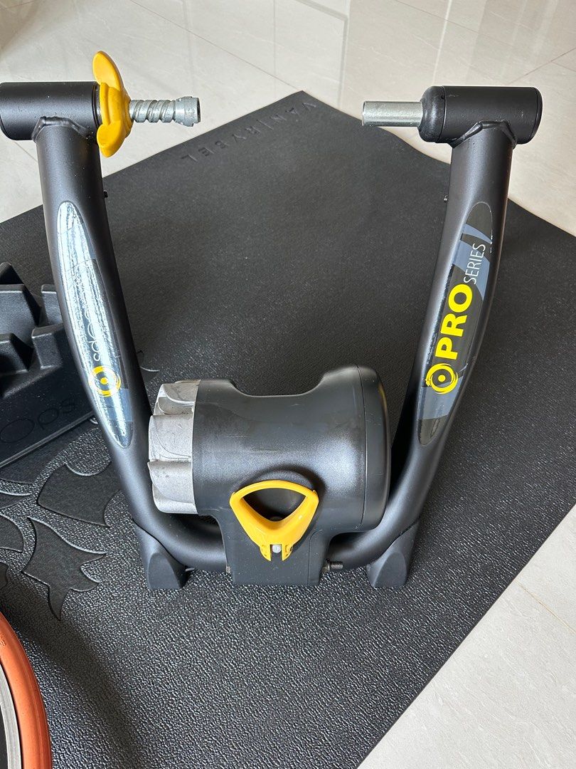 CycleOps jet fluid pro turbo trainer with riser block Sports