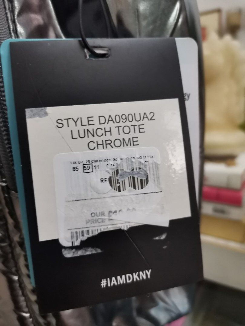 Dkny signature lunch 2025 bag