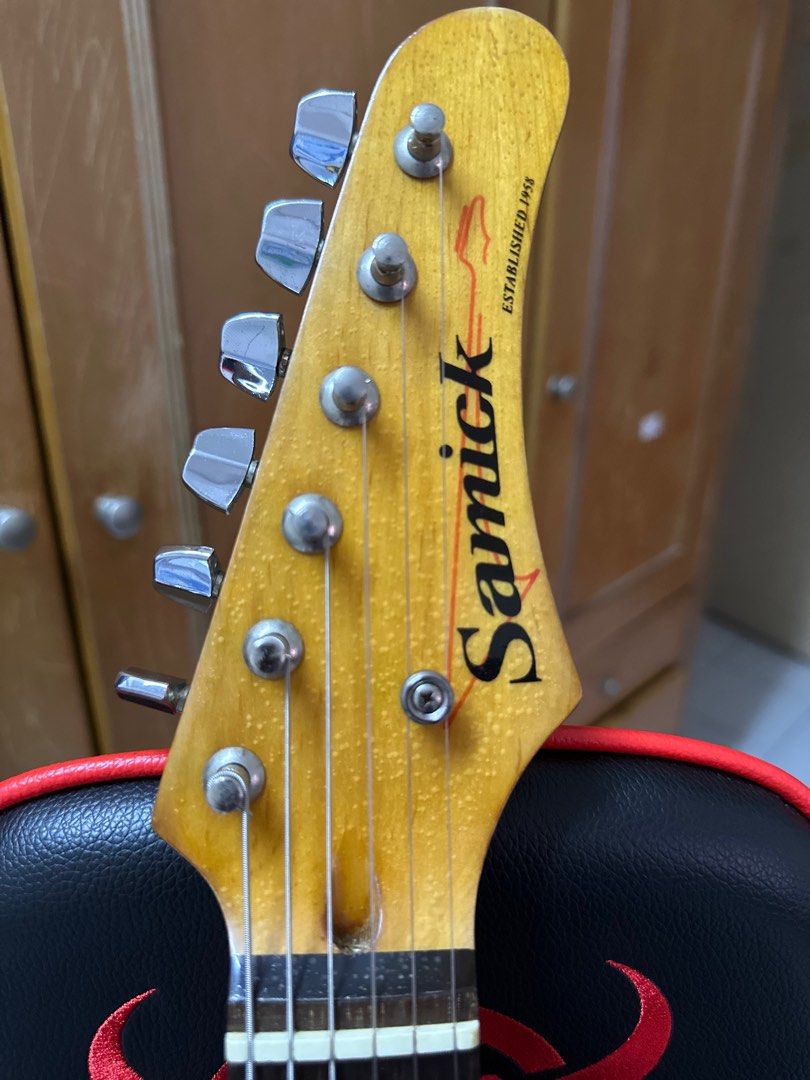 Electric Guitar Samick