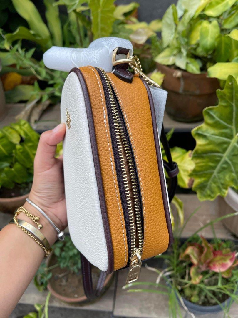 Eva Crossbody (Category: Luxury Bags & Wallets) located in Rizal. Submitted by onlinedepotwholesale2nd (Listing ID 1231129664, Image 2). Description: Eva crossbody 4 1/2” (L) x 7” (H) x 2 1/4” (W) CB853 2200.