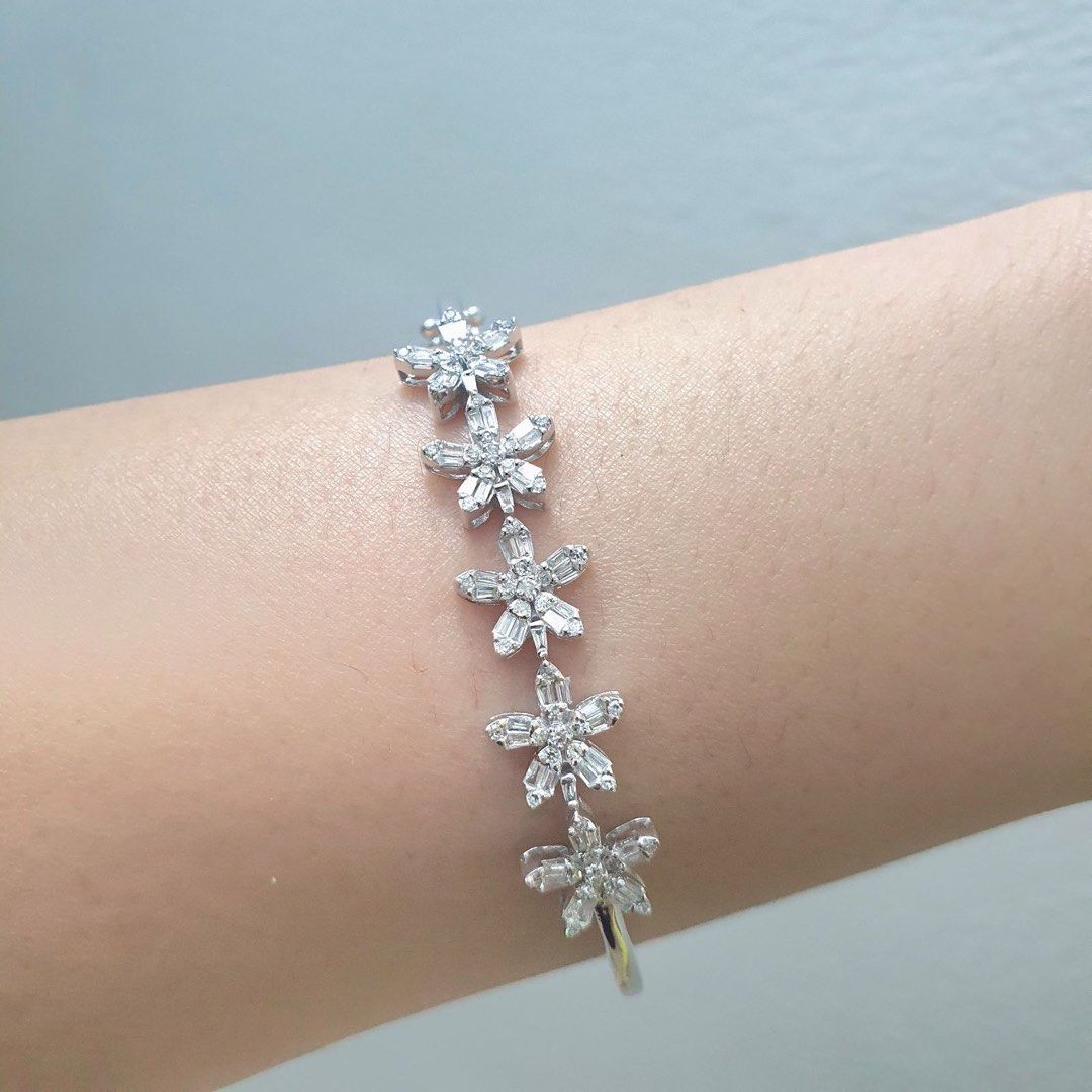 Flower Diamond Bracelet Hong Kong Setting, Women's Fashion, Jewelry
