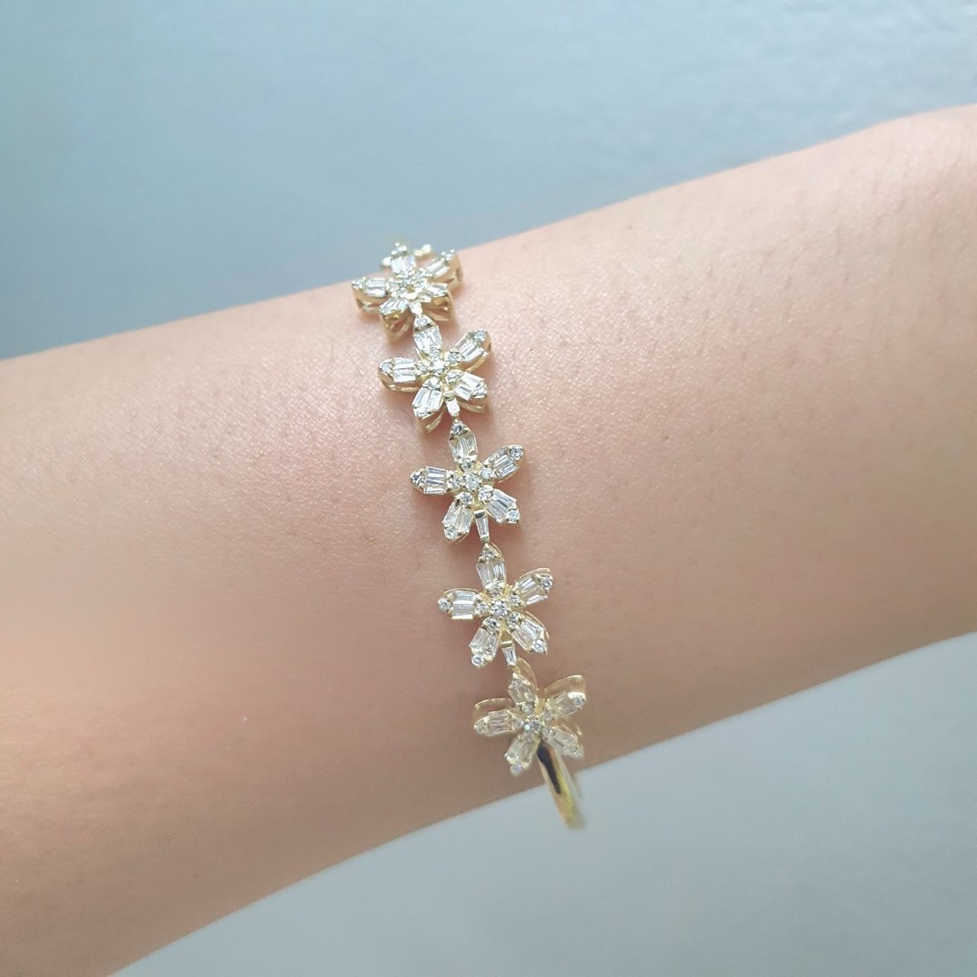 Flower Diamond Bracelet Hong Kong Setting, Women's Fashion, Jewelry