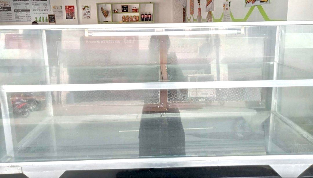 Food Glass display stante on Carousell