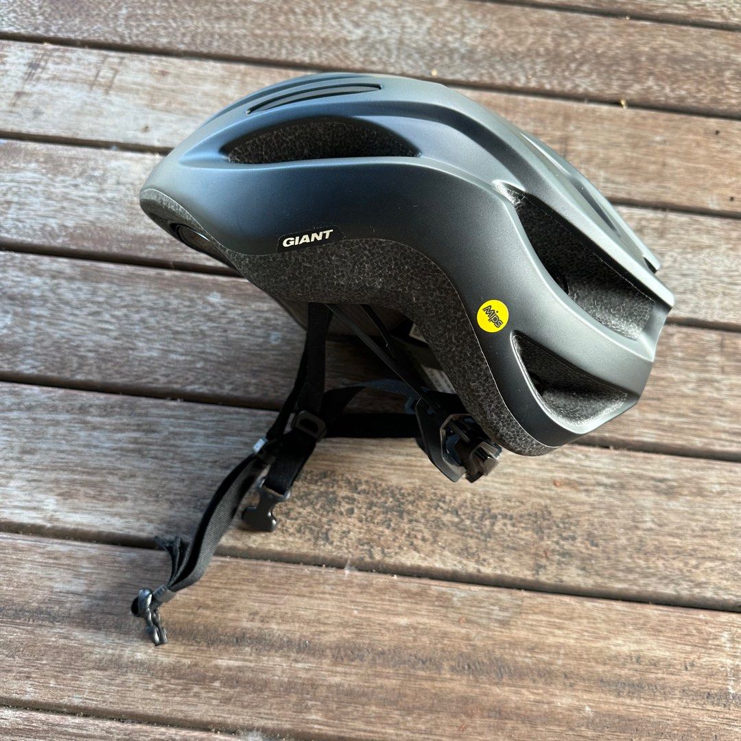 Giant rev comp mips bike hotsell helmet