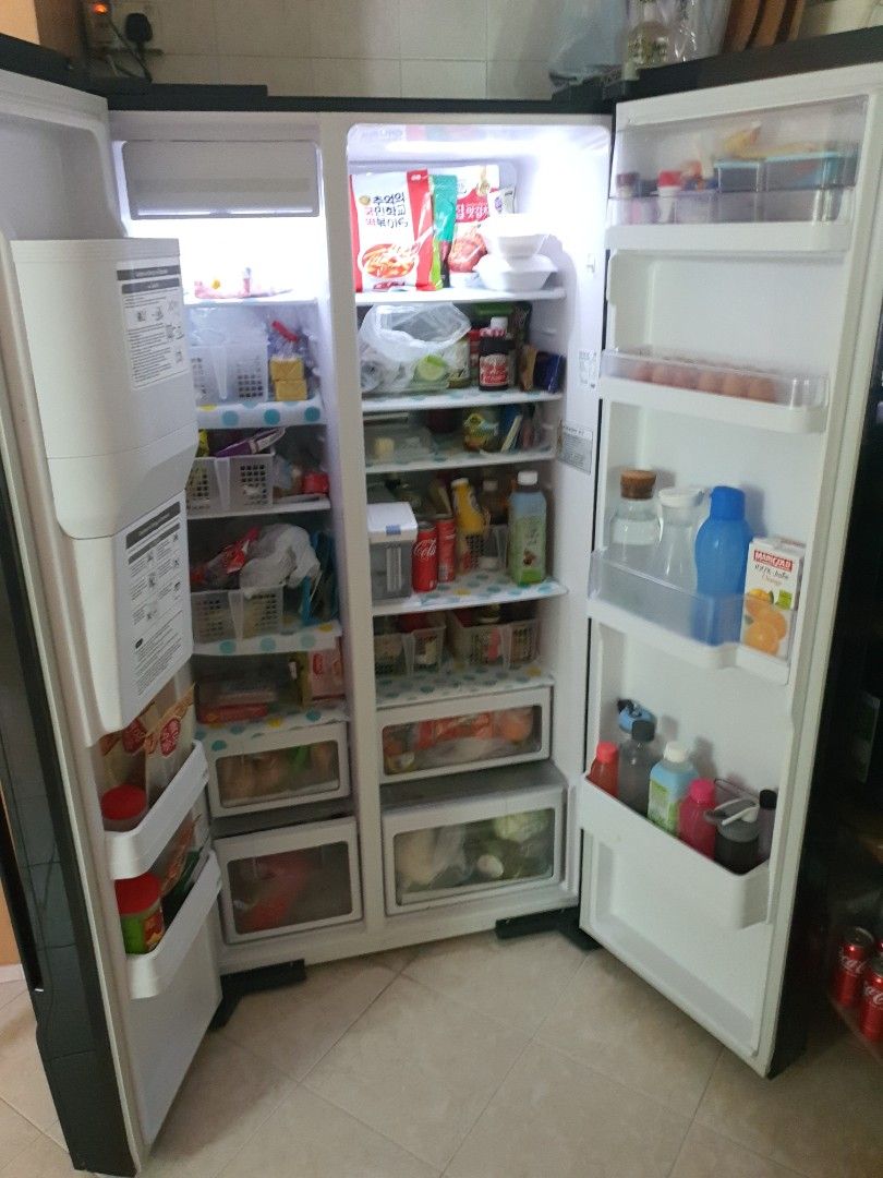 Hitachi SBS Fridge RS705GP2MS (GBK) with digital display& Ice Maker