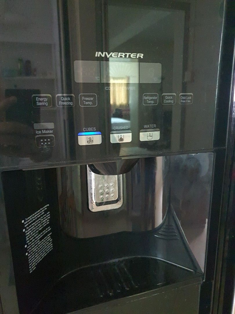 Hitachi SBS Fridge RS705GP2MS (GBK) with digital display& Ice Maker