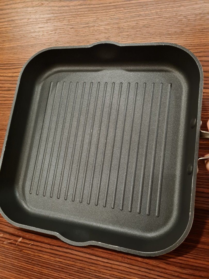 Jamie Oliver Grilled pan, Furniture & Home Living, Kitchenware