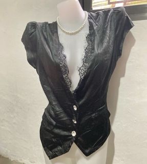 (Category: ) located in . Submitted by nirvys.closet (Listing ID 1231165094, Image 1). Description: .