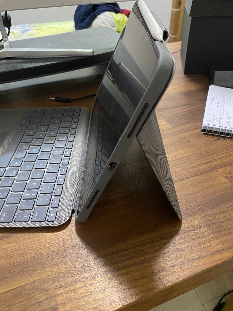 Logitech Folio Touch Keyboard Case with Trackad for iPad Air (4th