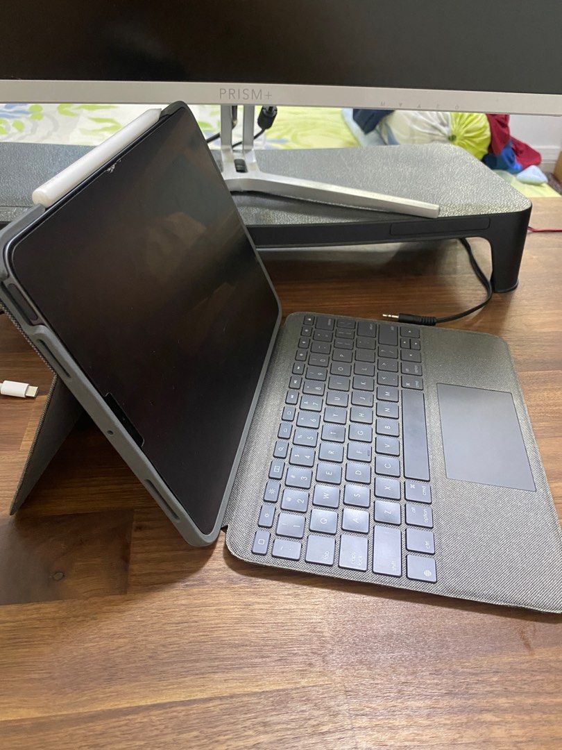 Logitech Folio Touch Keyboard Case with Trackad for iPad Air (4th