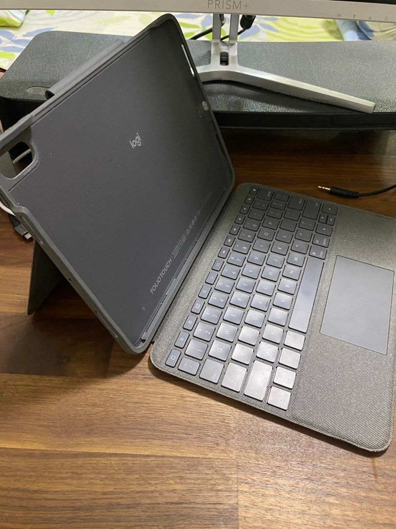 Logitech Folio Touch Keyboard Case with Trackad for iPad Air (4th