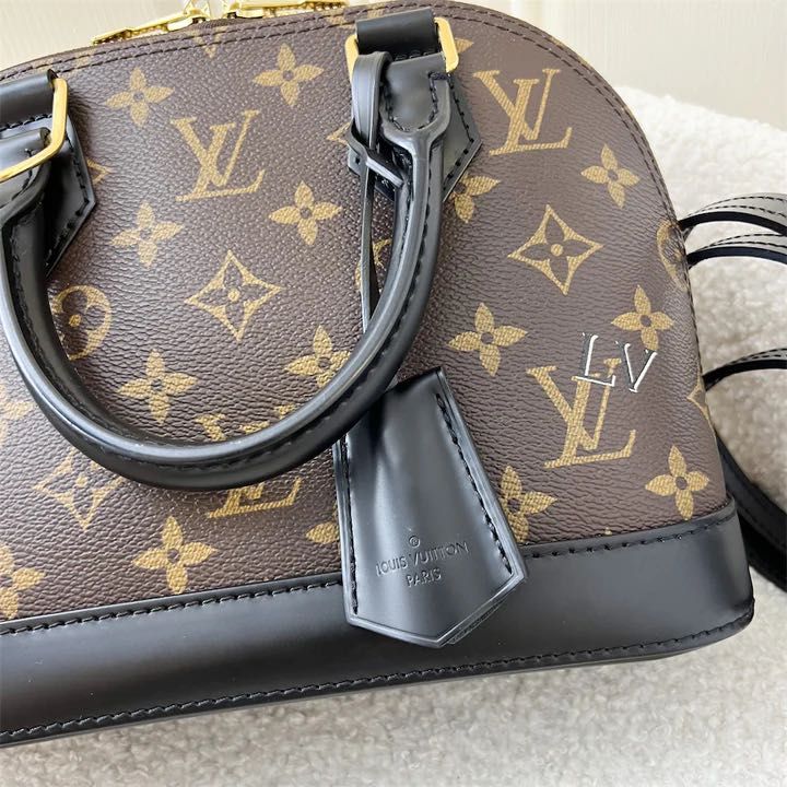 LOUIS VUITTON Alma handbag in ebony checkerboard leathe…