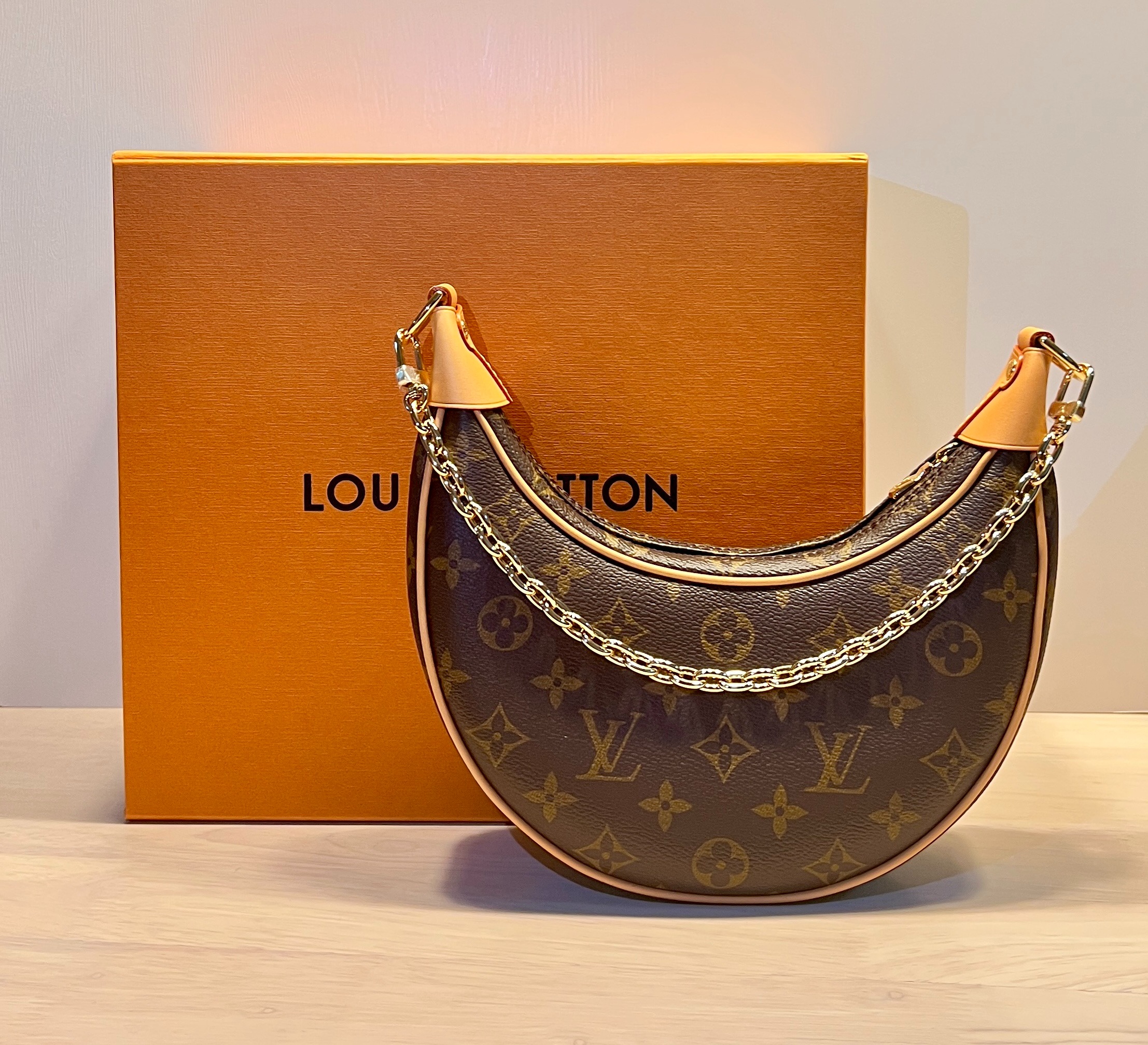 used Pre-owned Louis Vuitton Louis Vuitton Loop Monogram M81098 Shoulder Bag Crossbody Chain Strap Leather (Like New), Women's, Size: (HxWxD): 11cm x