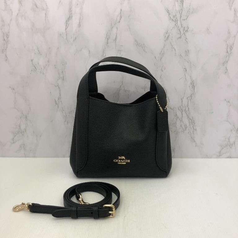 Outfit) Coach Hadley Hobo 21 in Black🖤, Women's Fashion, Bags & Wallets,  Cross-body Bags on Carousell