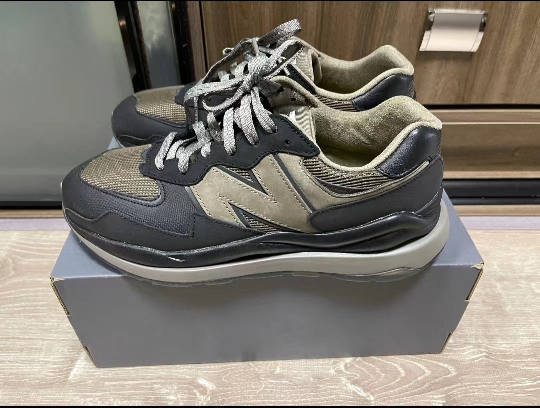 N.hoolywood new balance 574s top