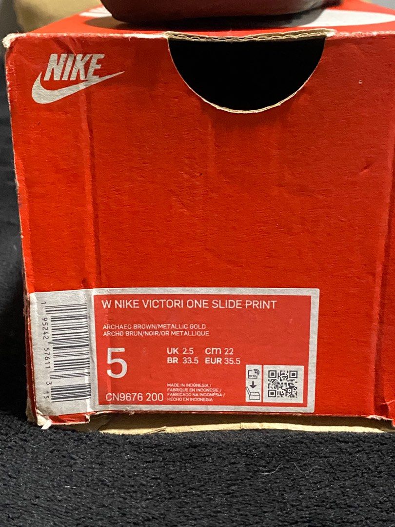 NIKE SLIDES (Category: Slippers and slides) located in Manila. Submitted by galstuff (Listing ID 1231093194, Image 3). Description: 22cm.