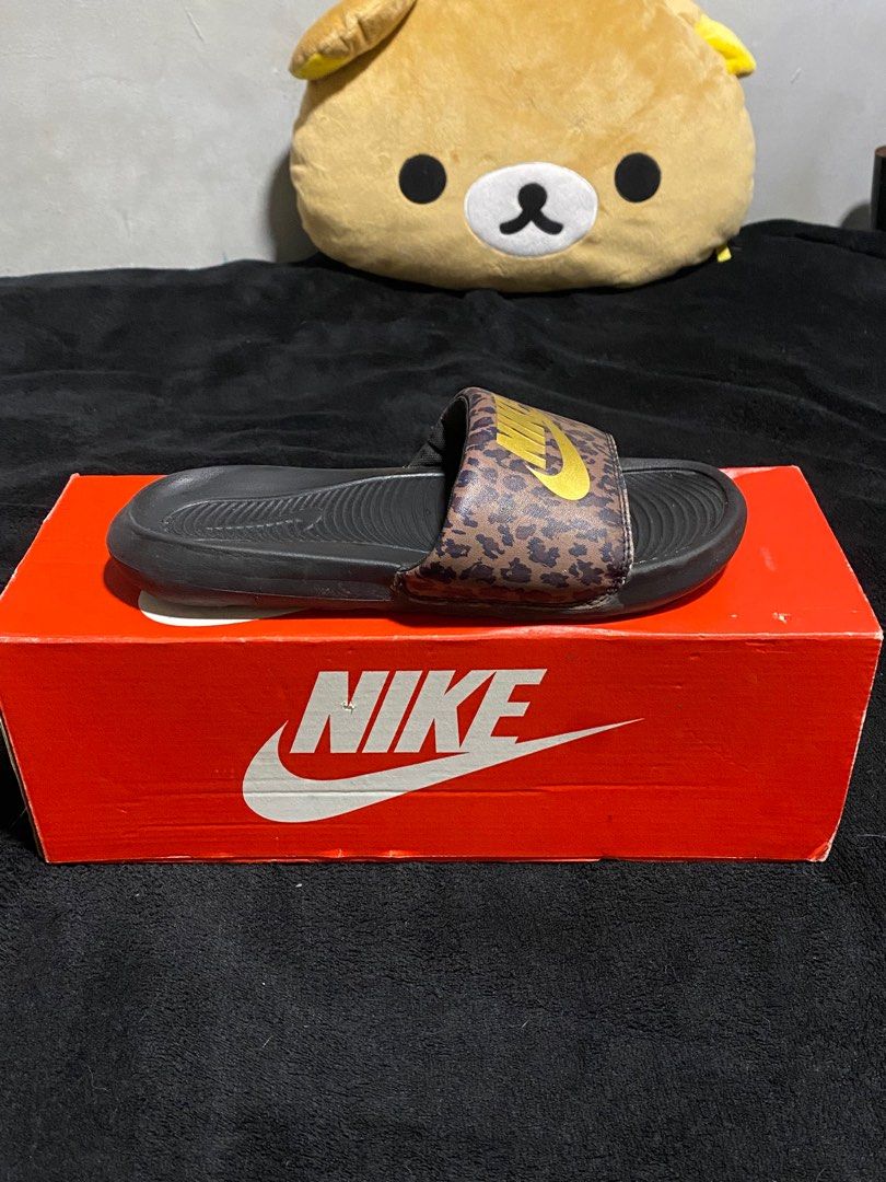 NIKE SLIDES (Category: Slippers and slides) located in Manila. Submitted by galstuff (Listing ID 1231093194, Image 2). Description: 22cm.